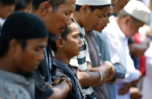 Muslims Pray for Strength in Quake-hit Indonesian City