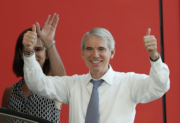 Hillary's Lead Doesn't Stop Rob Portman in Ohio