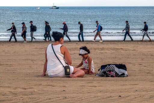 Spain Searches for Answer to Migrants Eyeing Canary Islands