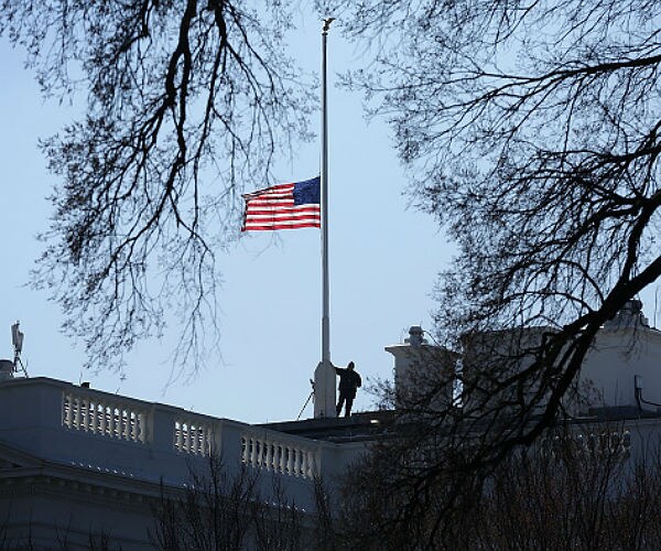 Obama Orders Flags at Half-Staff for Nancy Reagan