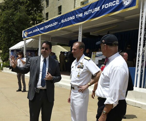 Navy Eyeing Large, Independent Underwater Drones