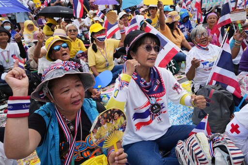 Protesters Rally in Bangkok to Demand Thai Prime Minister's Resignation over Leaked Cambodia Call