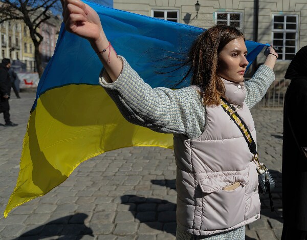 Mariupol's Dead Put at 5,000 as Ukraine Braces in the East