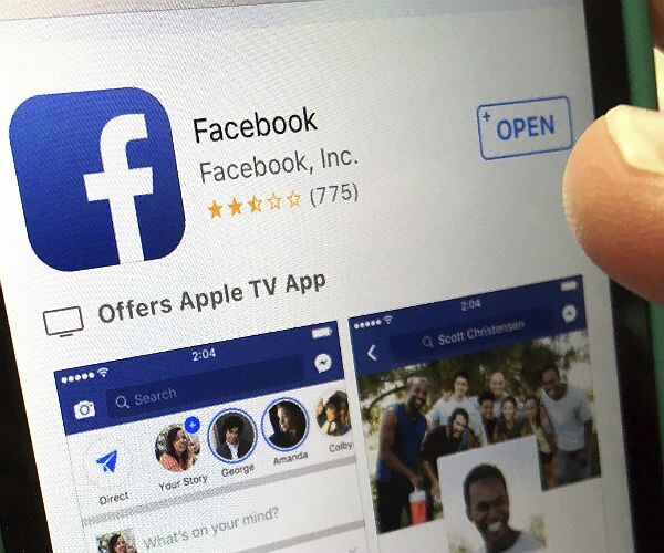 Poll: 62 Percent Trust Traditional Media Less Because of Fake News