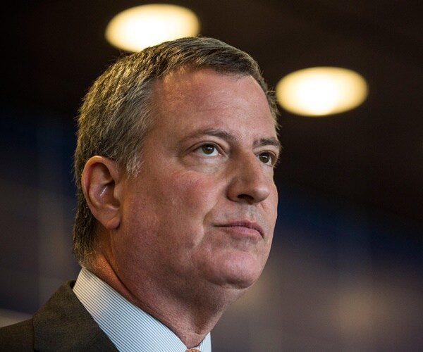 De Blasio: NYC Received No Guidance on Travel Ban From Feds