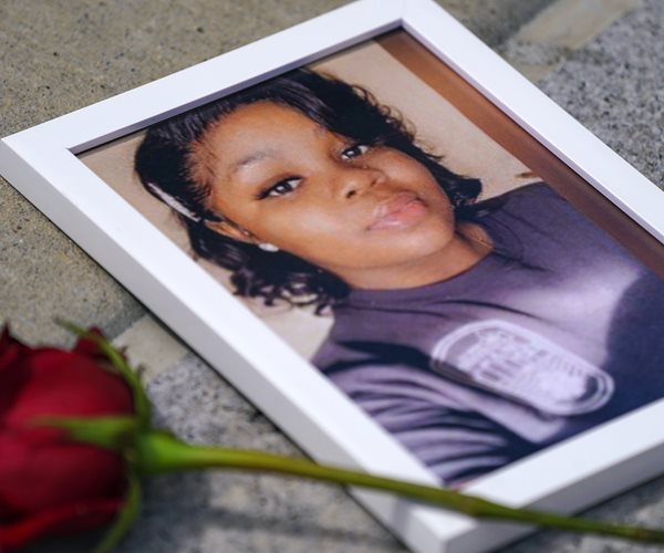 Feds Charge 4 Police Officers in Fatal Breonna Taylor Raid