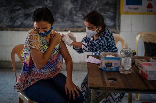 India Hits 1B Vaccine Doses, Worries about Gap between Shots