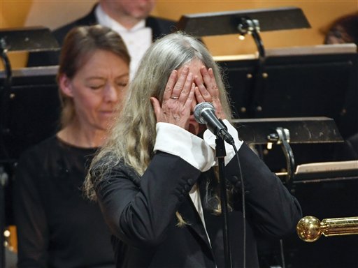 Patti Smith Blanks out During Nobel Prize Performance