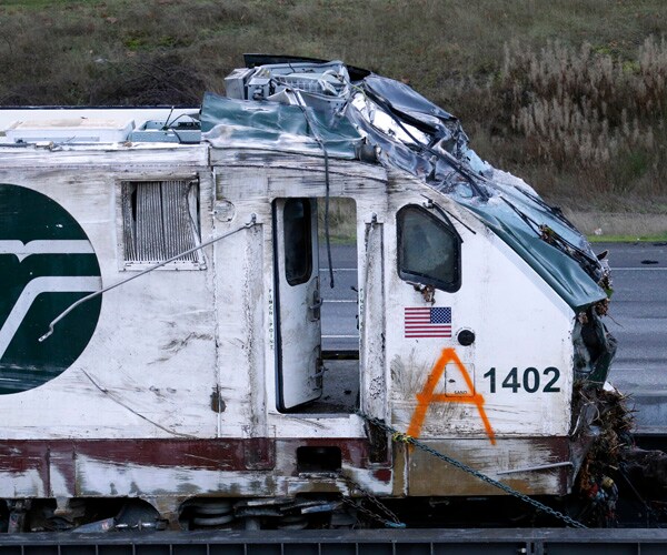 Amtrak Crash Engineer May Have Been Distracted by New Route, Expert Says