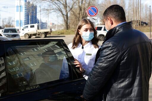 Siberians Fight the Pandemic by Giving Weary Doctors a Lift