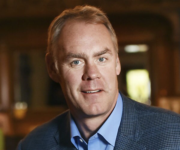 Watchdog Clears Interior Chief Zinke in Speech to NHL Team