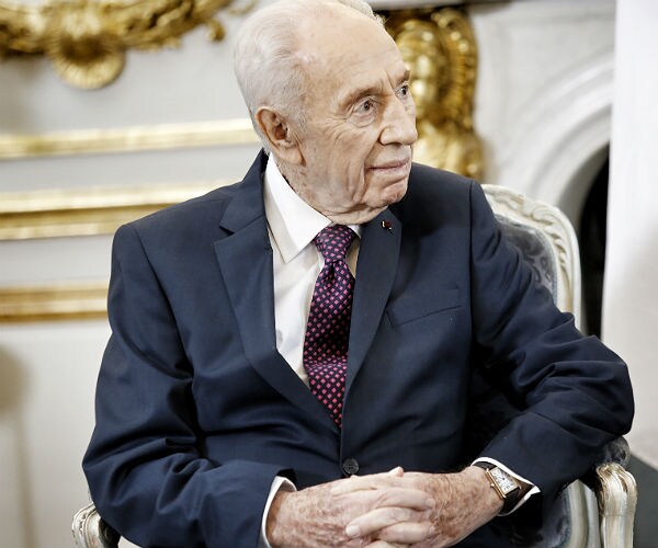 Israel's Shimon Peres Treated After Experiencing Chest Pains