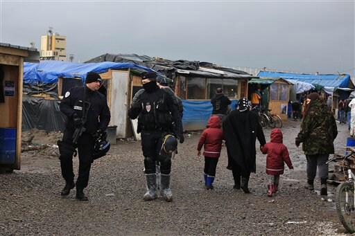 French Official: Up to 1,000 Must Leave Calais Migrant Camp