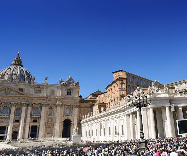 Women at Vatican Magazine Quit to Protest 'Male Control'