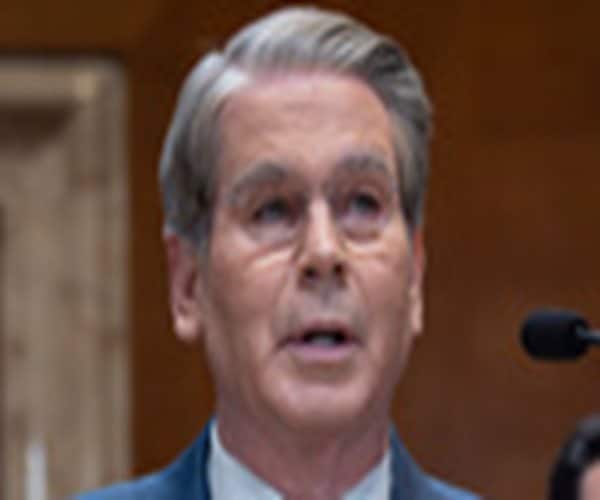 Bessent: US Won't Renew Iran, Russia Oil Waivers