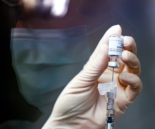 3rd US COVID-19 Vaccine by J&J Available in 1-2 Days: CEO 