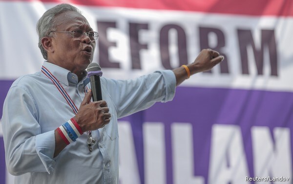 Thai Riot Police Clear Anti-government Protest Sites