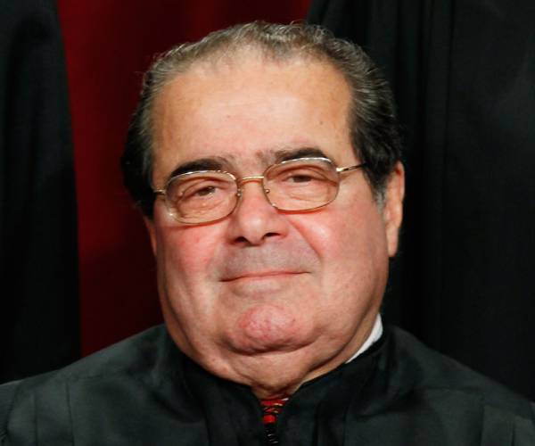 scalia in his judicial robe