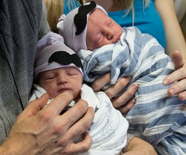 Different Year Twins: One Born in 2016, Other Minutes Later in 2017