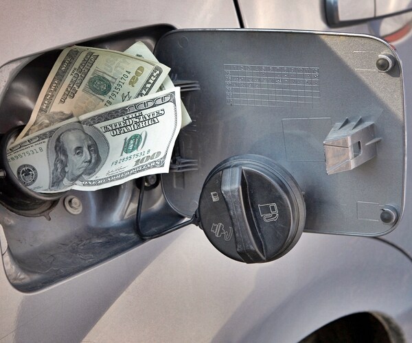 Consumer Comfort Hits 3-Month Low as Gasoline Prices Soar 