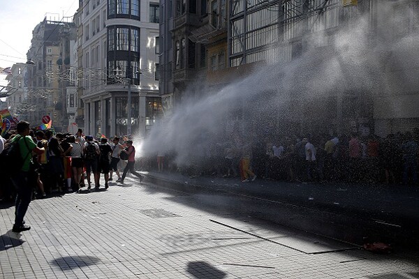Istanbul Gay Pride Parade Violently Broken Up (Video)