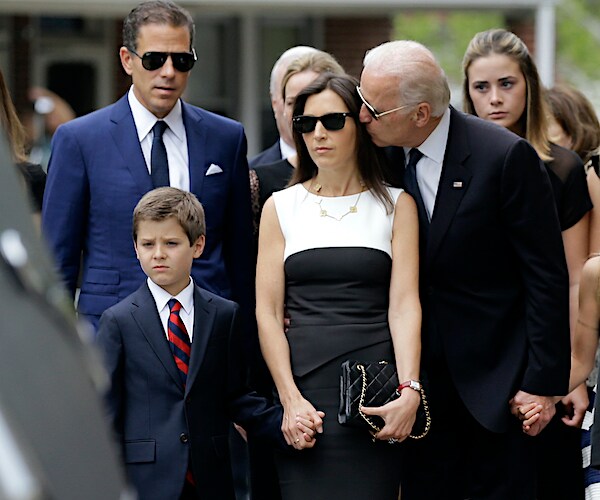 joe biden leans in for a kiss of beau biden's widow as his family looks on