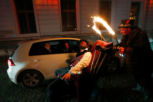 St Nicholas Visits Czech Children While Adapting to Virus