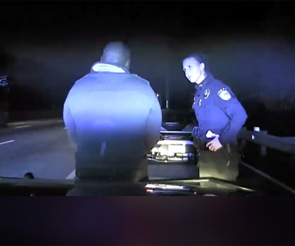 McLaren 720S Supercar Hitting 155 MPH Still Can't Outrun Woman Cop (Video)