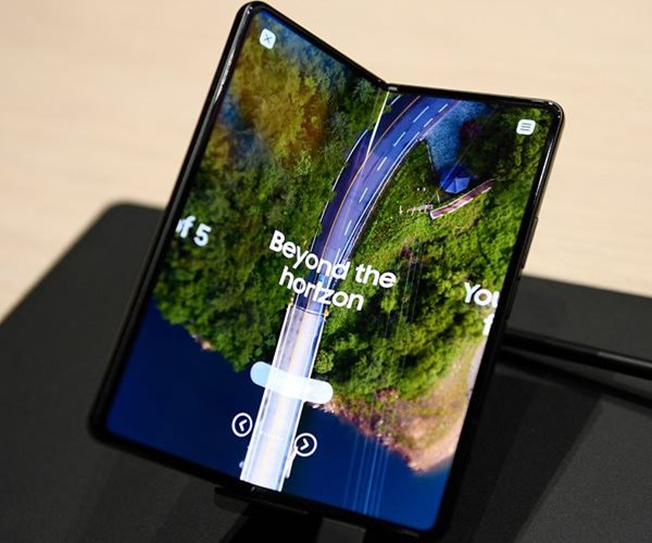 Samsung New Foldable Phones to Test Apple's Reign