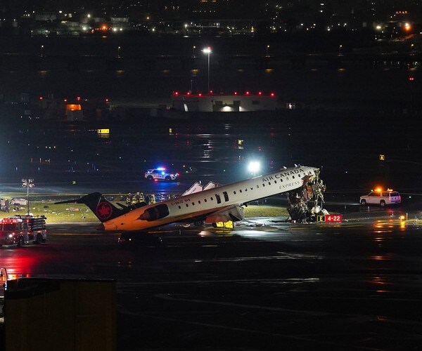 Pilot, Copilot Killed in Collision Between Jet and Fire Truck at LaGuardia Airport