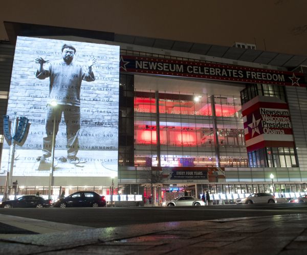 Stop the T-Shirt Presses: Newseum Ends Sales of 'Fake News' Shirts, Apologizes