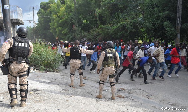 Haiti Protesters Clash With Police; Dominicans Mobilize at Border