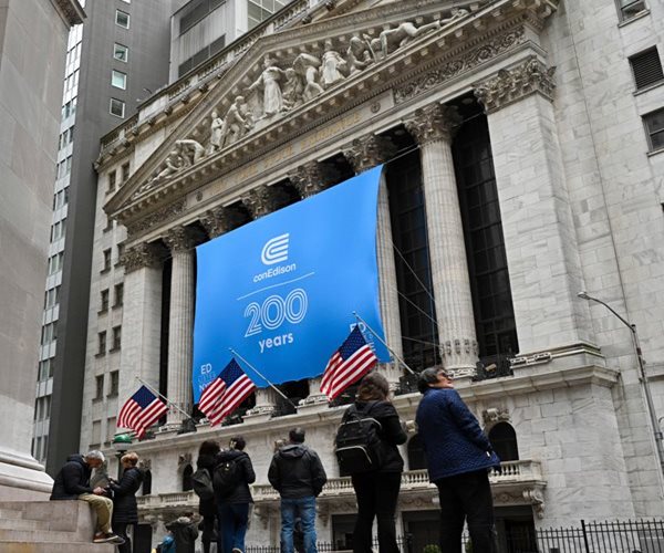 US Stock Futures Fall as Investors Await Key Data