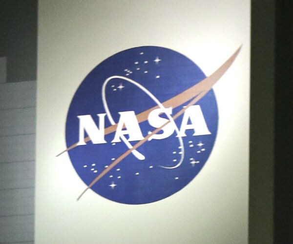 NASA Spacecraft Halfway Between Pluto and Next Smaller Stop