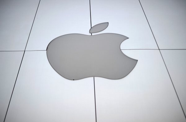 Apple Said to Delay TV Service to 2016 as Negotiations Stall