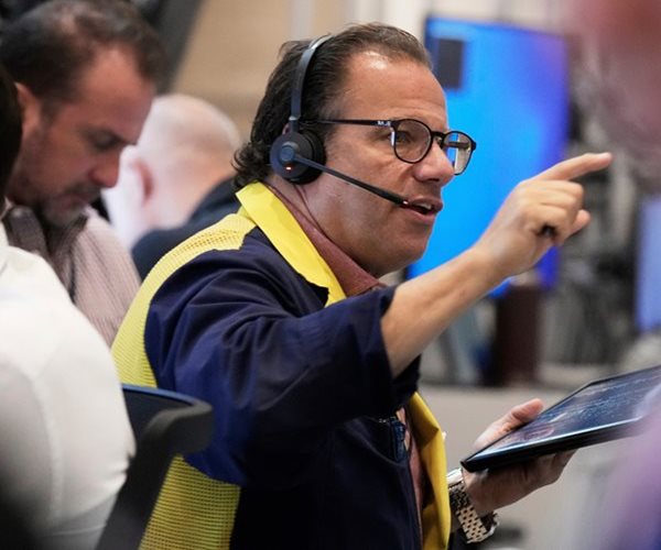 Wall Street Edges Lower Awaiting Fed Rate Decision