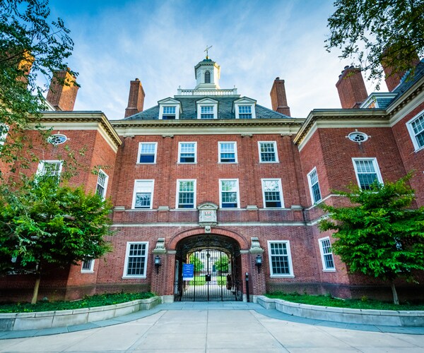 a building on the campus of yale university