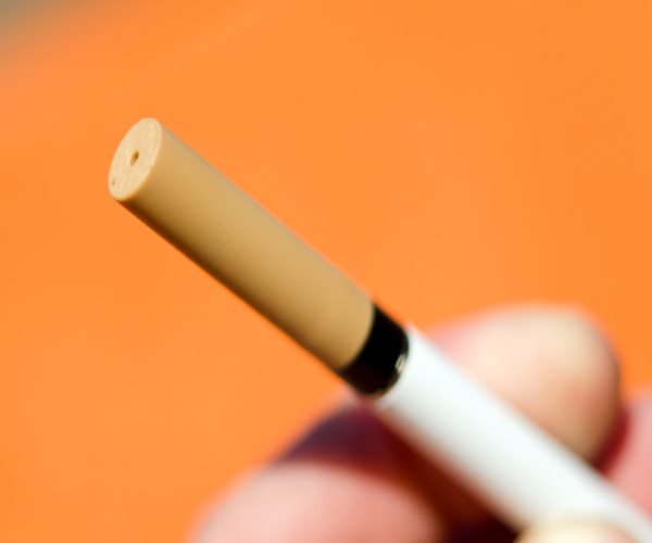 E-Cigs Make Quitting Harder: Study 