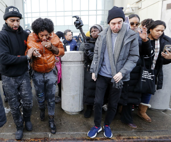 Protesters Pushed Back at NYC Federal Jail Where Power Out