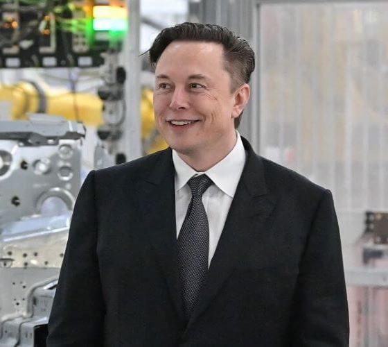 With Twitter in His Sights, Musk Creates New Model of 21st Century Billionaire