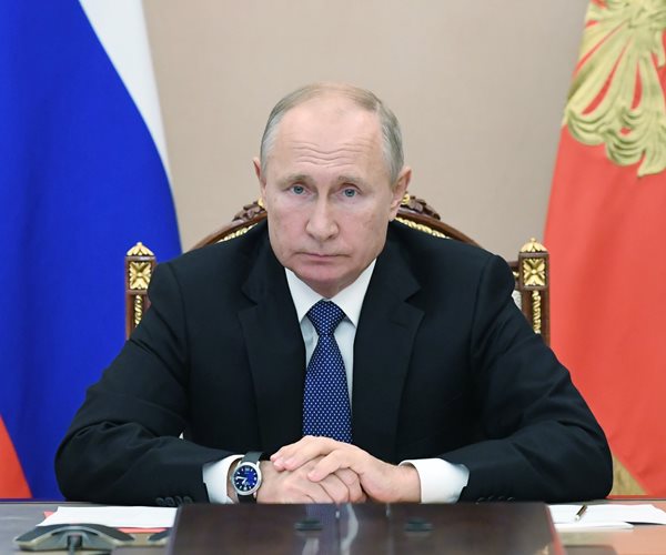 Kremlin: Report That Putin Is Ill, Stepping Down Is 'Nonsense'
