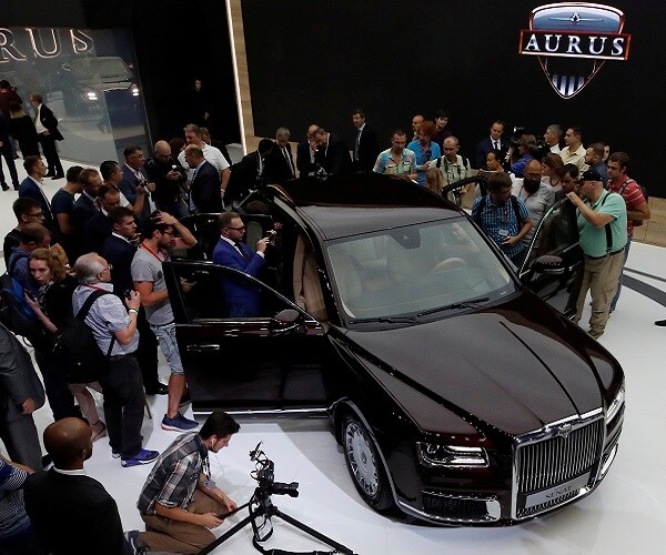 Aurus Putin Limousine Makes You Sit Up, Pay Attention