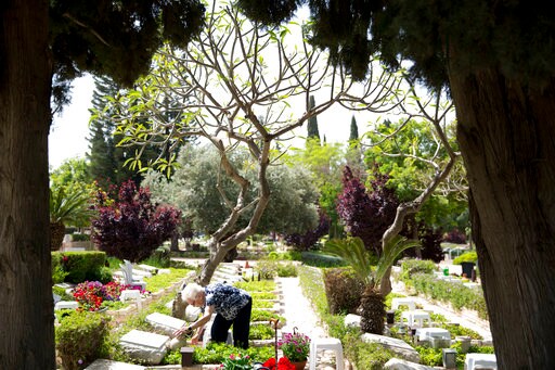 Israel Stops to Honor Fallen Soldiers and Terror Victims