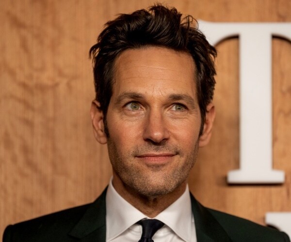 Paul Rudd poses for cameras.