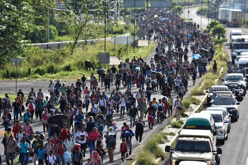 Some 5,000 Migrants Set out on Foot from Mexico's Southern Border, Tired of long Waits for Visas