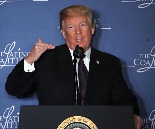 Trump Sells Tax-Cut Package to Hispanic Business Owners