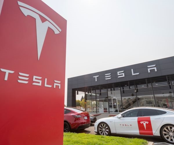 Tesla Investors Approve Stock Split; Musk to Add Factories