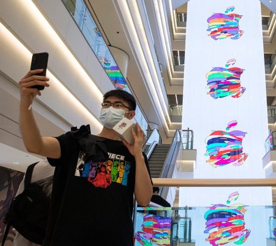 Wall St Futures Slip on China COVID Woes; Apple Falls