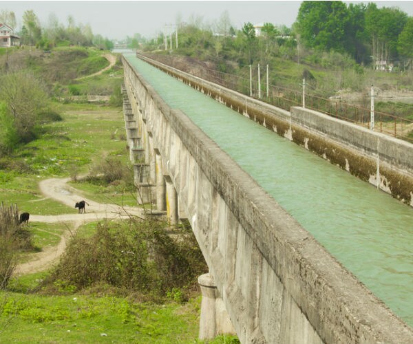 Iranians Increasingly Buck Regime, Stand With Israel