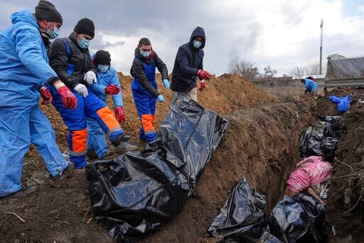 Amid Heavy Shelling, Ukraine's Mariupol City Uses Mass Grave